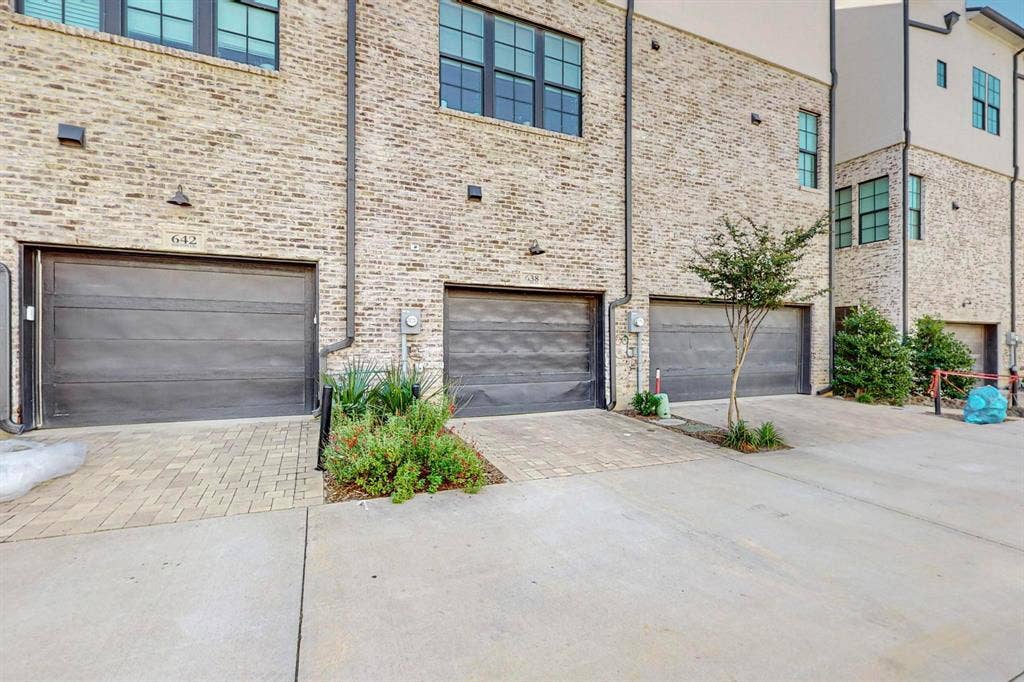 638 Dalton Lane, #802, Irving, TX 75039 638 Dalton Lane, #802, Irving, TX 75039