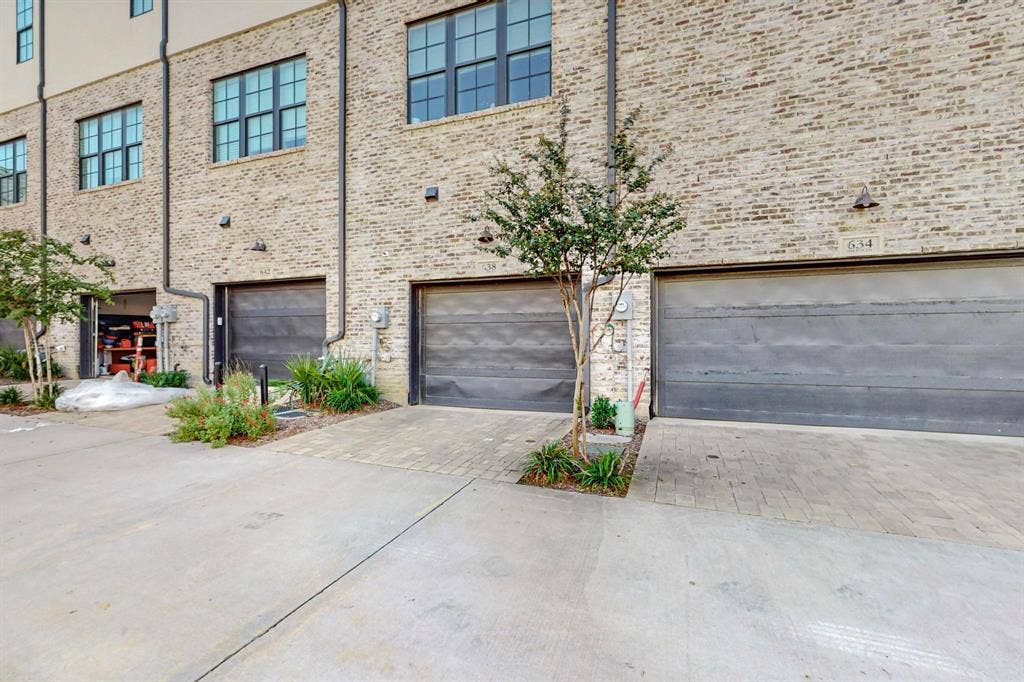 638 Dalton Lane, #802, Irving, TX 75039 638 Dalton Lane, #802, Irving, TX 75039