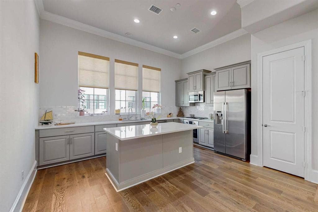 638 Dalton Lane, #802, Irving, TX 75039 638 Dalton Lane, #802, Irving, TX 75039