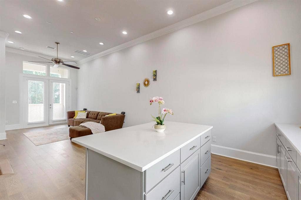 638 Dalton Lane, #802, Irving, TX 75039 638 Dalton Lane, #802, Irving, TX 75039