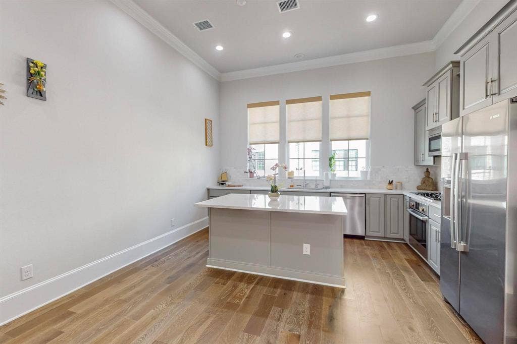 638 Dalton Lane, #802, Irving, TX 75039 638 Dalton Lane, #802, Irving, TX 75039