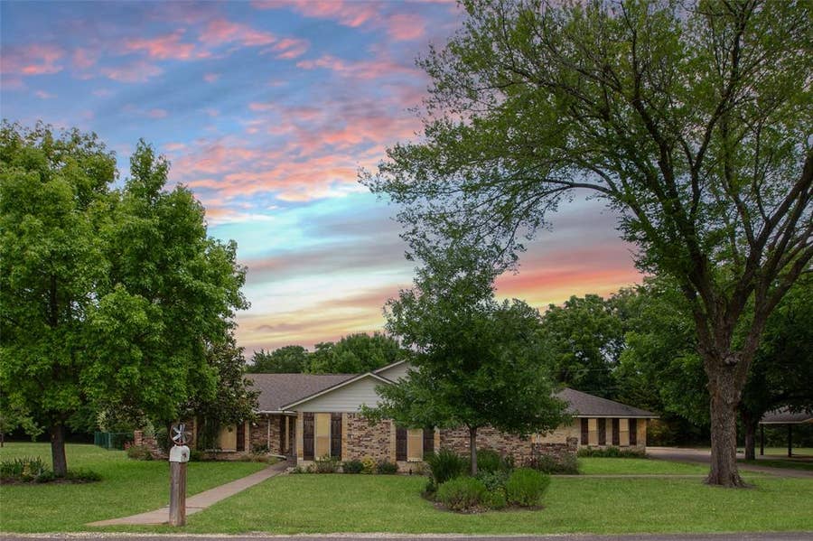 Property photo for 107 Oak Creek Lane, Ovilla, TX
