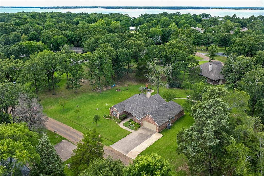 109 Castlewood Road, Enchanted Oaks, TX 75156 109 Castlewood Road, Enchanted Oaks, TX 75156