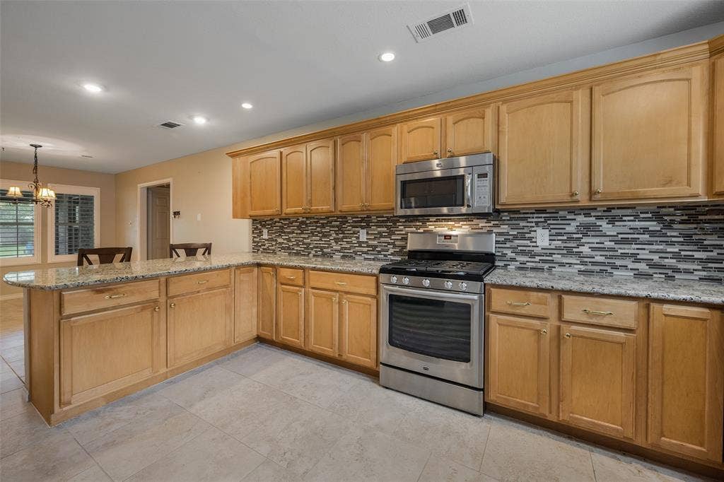 109 Castlewood Road, Enchanted Oaks, TX 75156 109 Castlewood Road, Enchanted Oaks, TX 75156