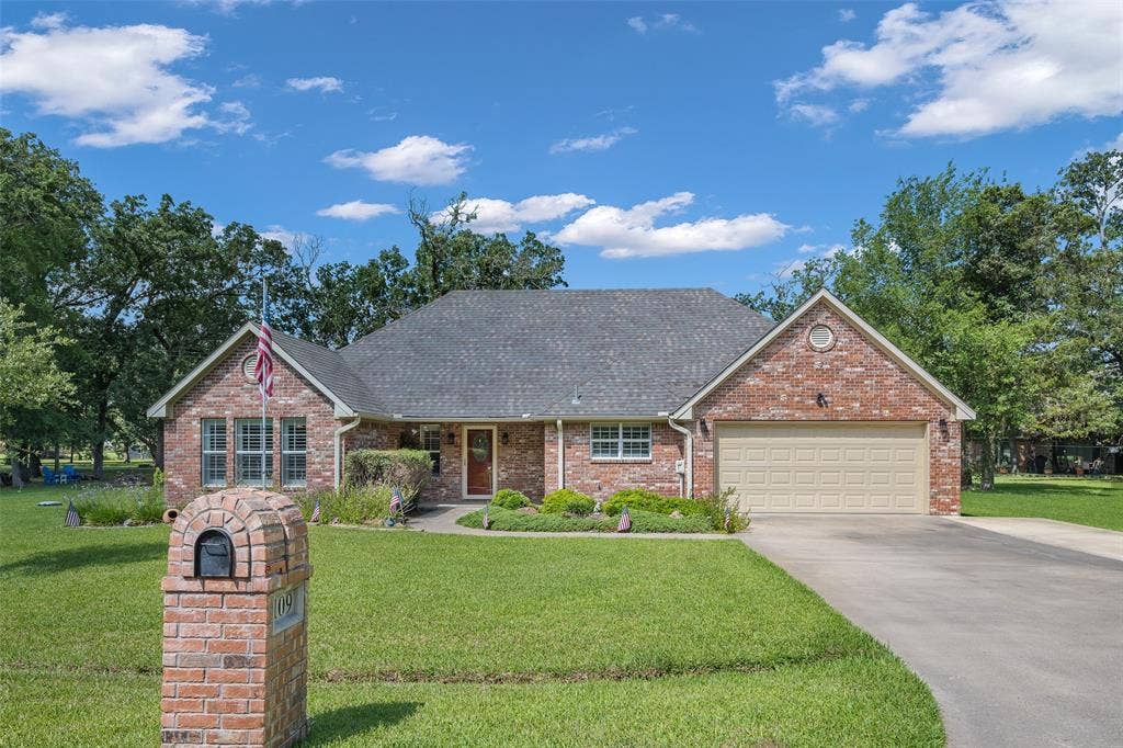 109 Castlewood Road, Enchanted Oaks, TX 75156 109 Castlewood Road, Enchanted Oaks, TX 75156