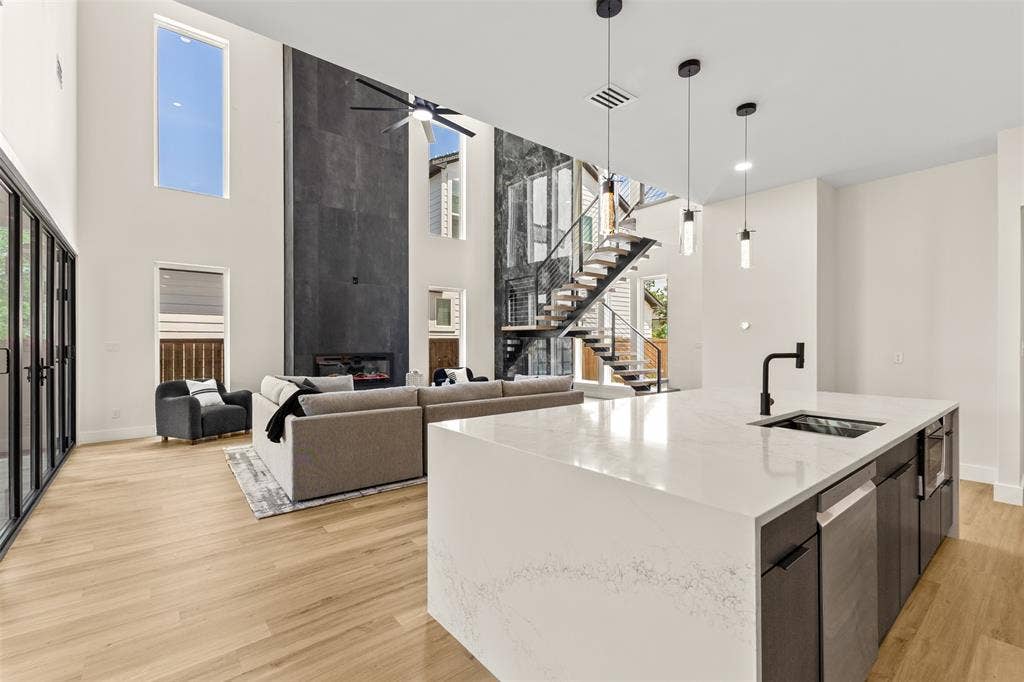 1407 Pueblo Street, Dallas, TX 75212 Open-concept living space with soaring ceilings and light wood-finish flooring