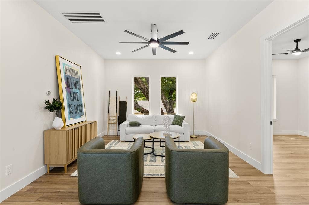 1407 Pueblo Street, Dallas, TX 75212 Spacious room featuring wood-finish flooring, light neutral wall tones, and recessed lighting