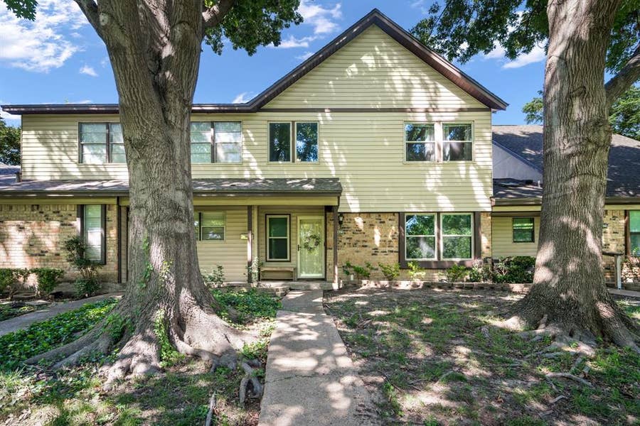 Property photo for 4822 Rollingwood Court, Garland, TX