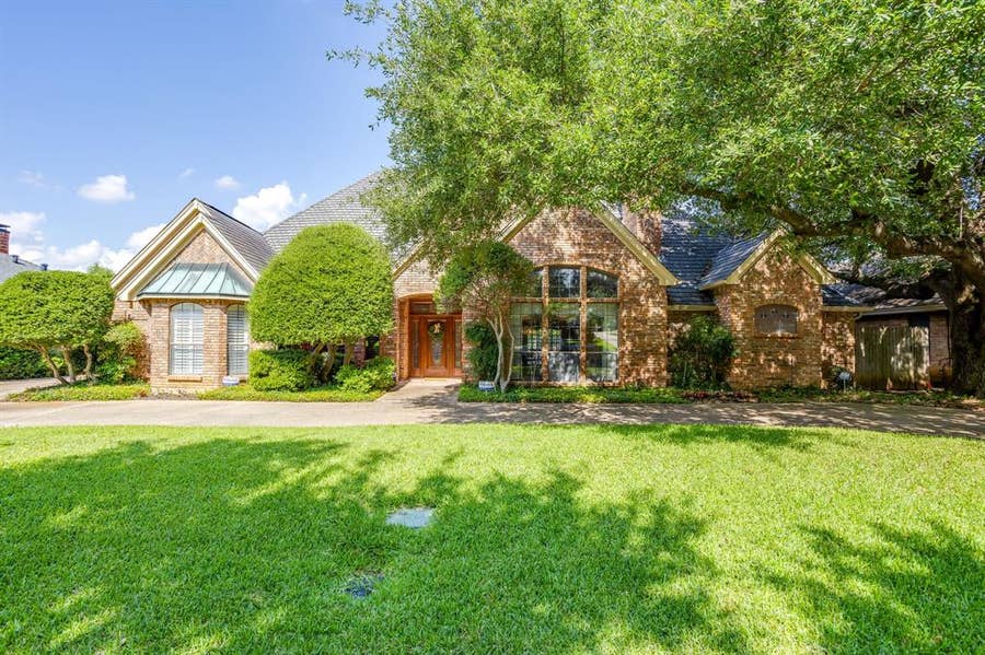 Property photo for 2006 Lake Country Drive, Arlington, TX