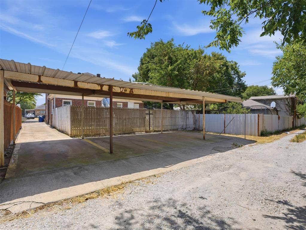 813 W 8th Street, #3, Dallas, TX 75208 813 W 8th Street, #3, Dallas, TX 75208