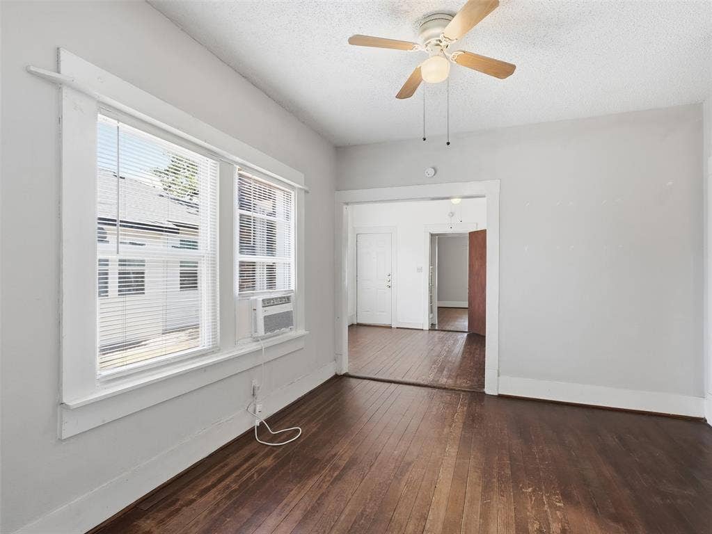 813 W 8th Street, #3, Dallas, TX 75208 813 W 8th Street, #3, Dallas, TX 75208