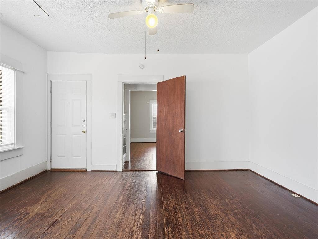 813 W 8th Street, #3, Dallas, TX 75208 813 W 8th Street, #3, Dallas, TX 75208