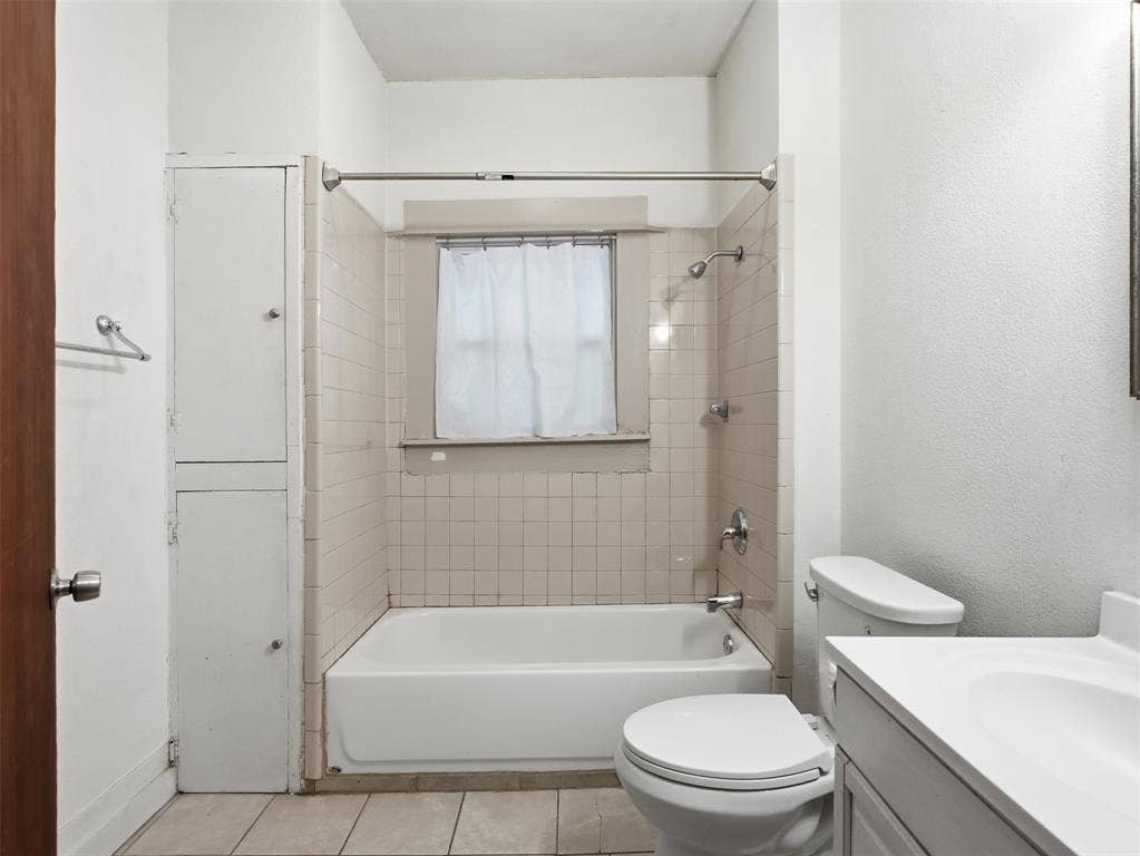 813 W 8th Street, #3, Dallas, TX 75208 813 W 8th Street, #3, Dallas, TX 75208