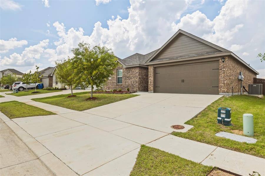 Property photo for 1210 Grand View Drive, Ennis, TX