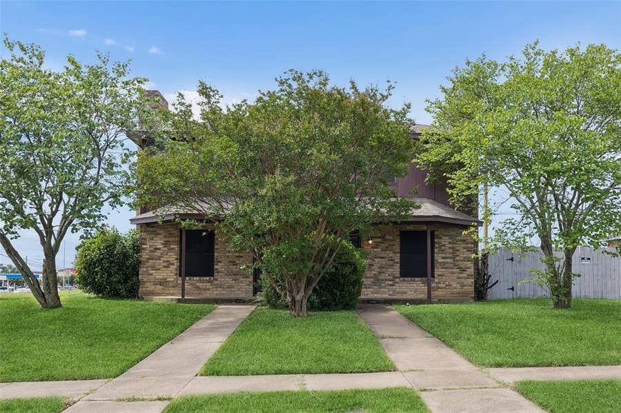 Property photo for 1401 Brook Meadow Circle, Lancaster, TX
