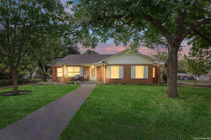 Property photo for 2824 Washington Avenue, Waco, TX