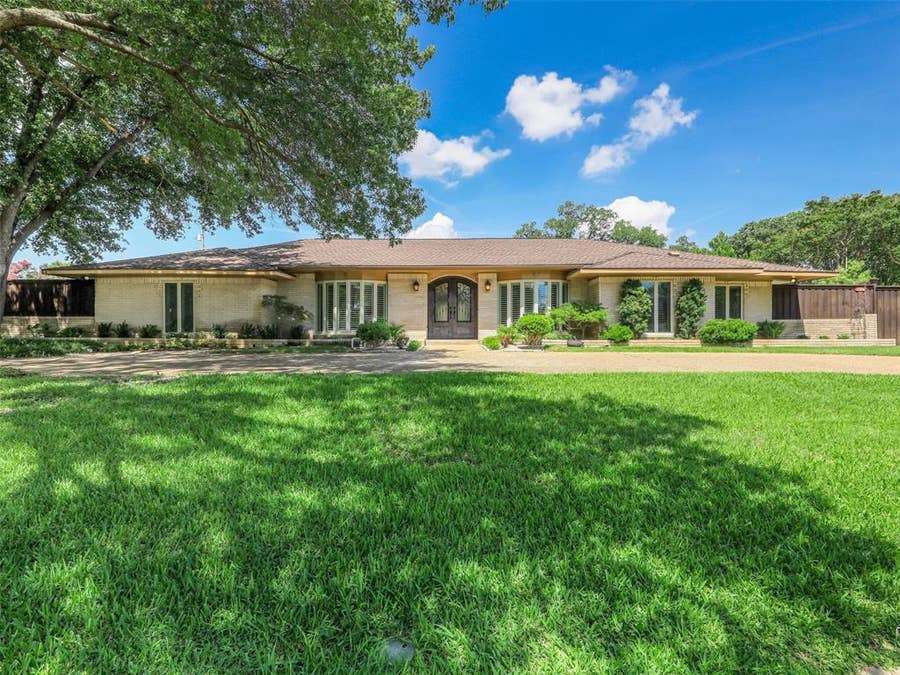 Property photo for 6120 Preston Creek Drive, Dallas, TX