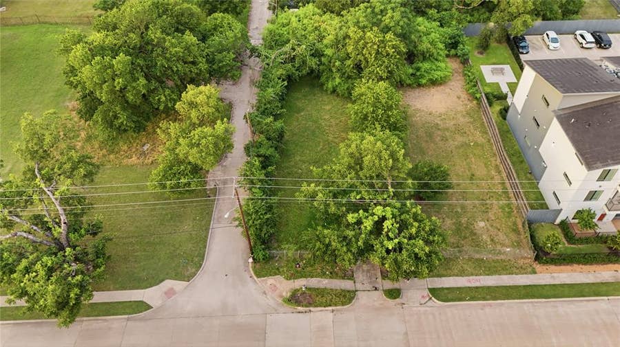 Property photo for 1800 S Trunk Avenue, Dallas, TX