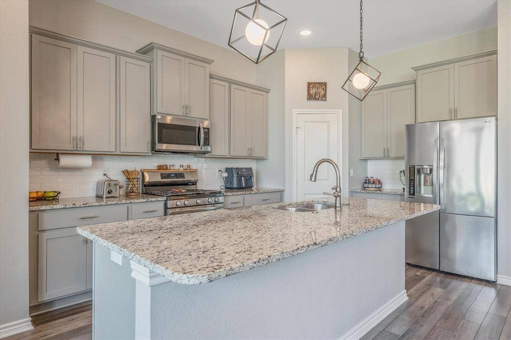 8030 Freestone Drive, Bullard, TX 75757 8030 Freestone Drive, Bullard, TX 75757
