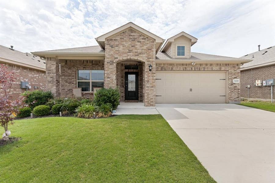 Property photo for 5229 Blue Night Drive, Fort Worth, TX
