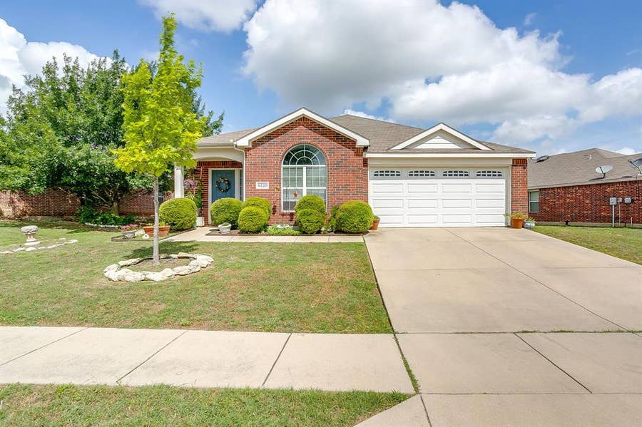 Property photo for 6220 Granite Creek Drive, Fort Worth, TX