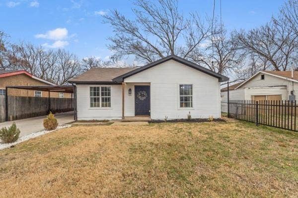 Property photo for 914 S Chatfield Street, Ennis, TX