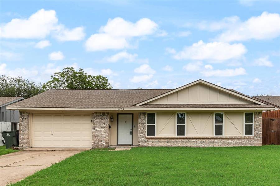 Property photo for 1024 Sunset Drive, Garland, TX