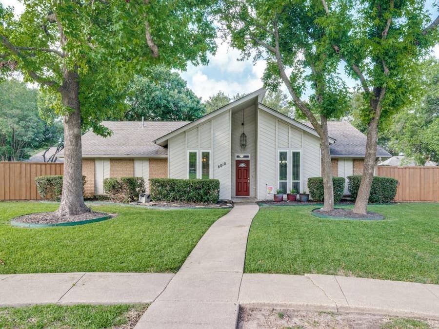 Property photo for 6810 Fawn Valley Place, Rowlett, TX