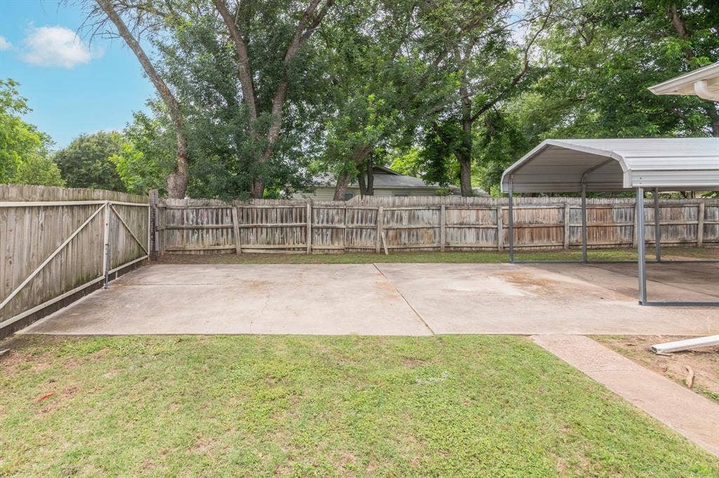 5205 Roxie Street, Haltom City, TX 76117 5205 Roxie Street, Haltom City, TX 76117