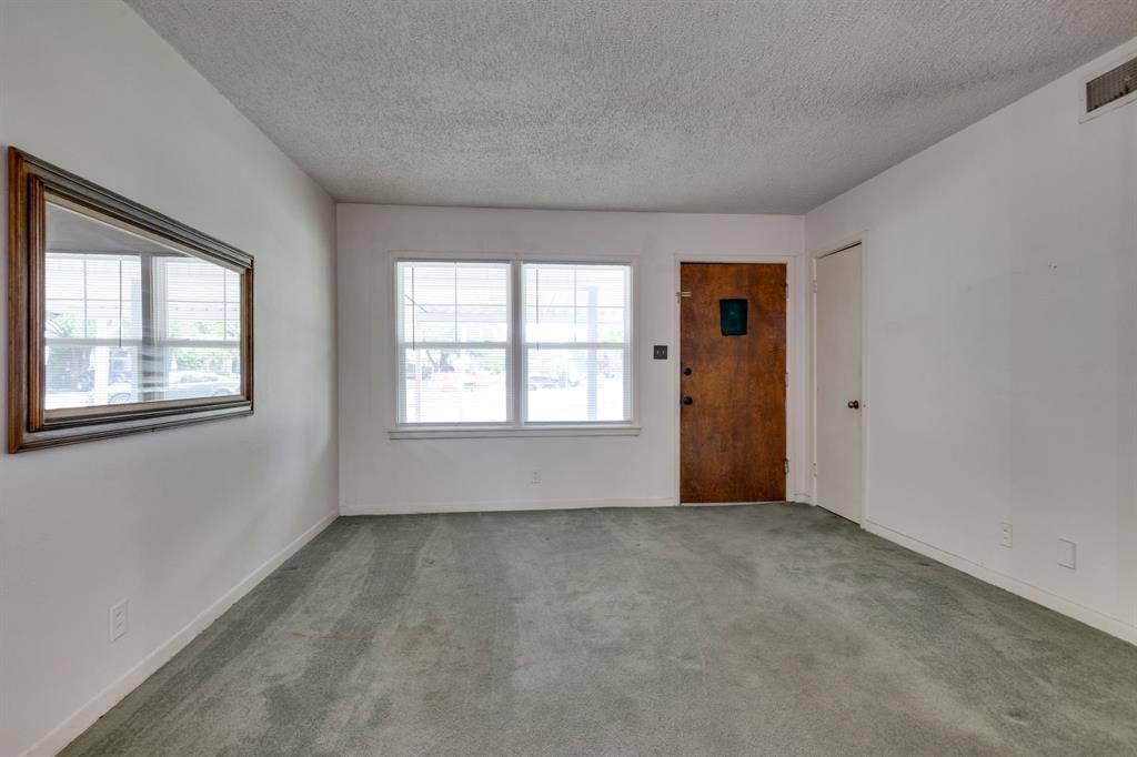 5205 Roxie Street, Haltom City, TX 76117 5205 Roxie Street, Haltom City, TX 76117