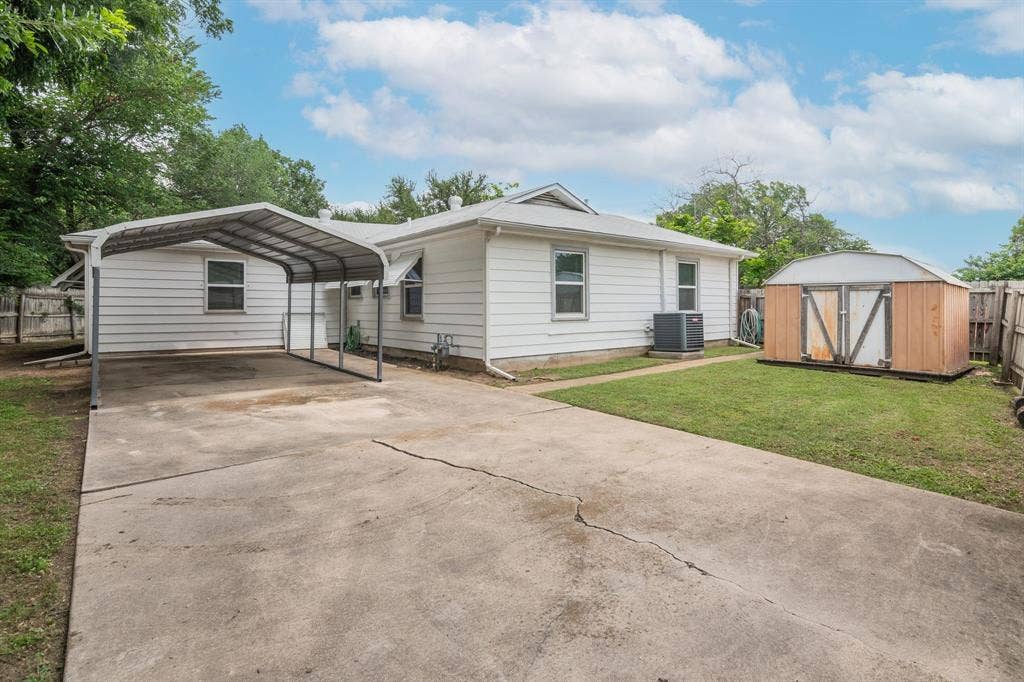 5205 Roxie Street, Haltom City, TX 76117 5205 Roxie Street, Haltom City, TX 76117