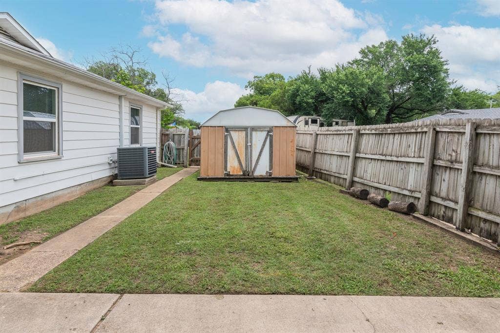 5205 Roxie Street, Haltom City, TX 76117 5205 Roxie Street, Haltom City, TX 76117