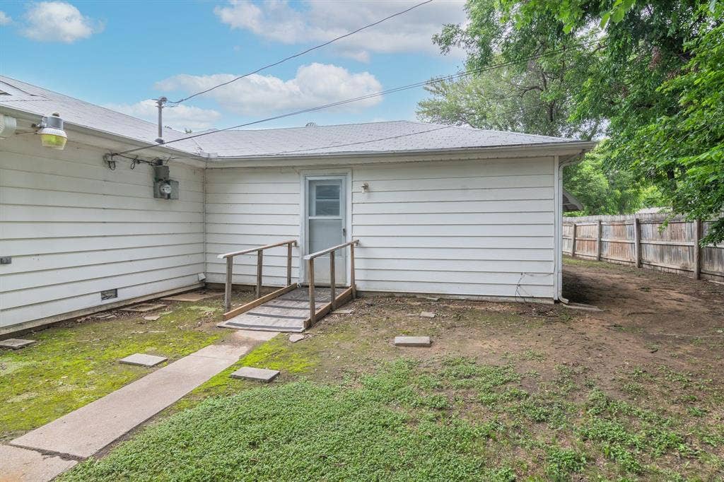 5205 Roxie Street, Haltom City, TX 76117 5205 Roxie Street, Haltom City, TX 76117