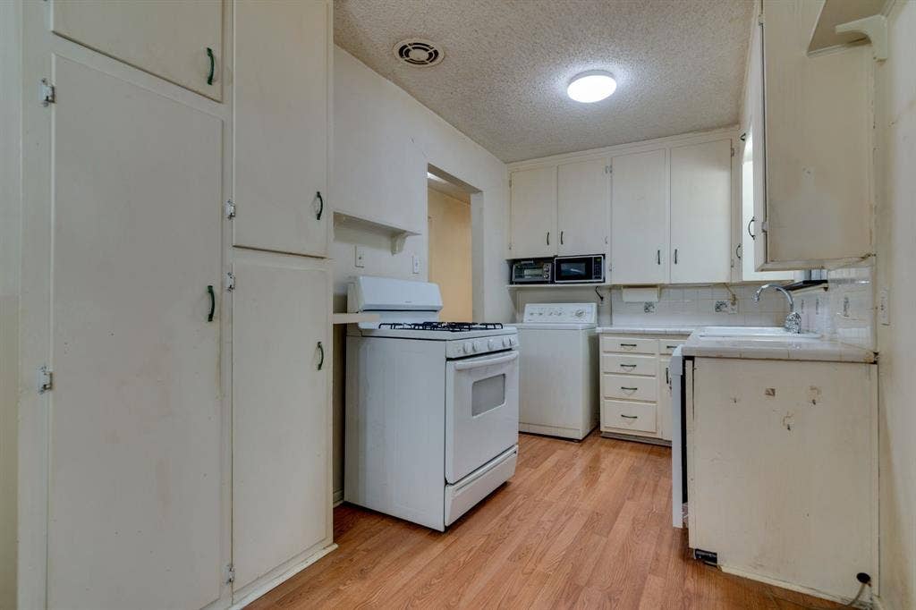 5205 Roxie Street, Haltom City, TX 76117 5205 Roxie Street, Haltom City, TX 76117