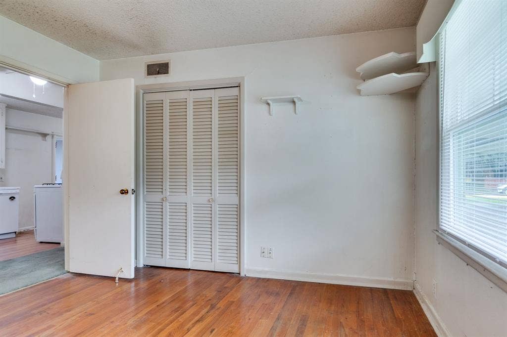 5205 Roxie Street, Haltom City, TX 76117 5205 Roxie Street, Haltom City, TX 76117