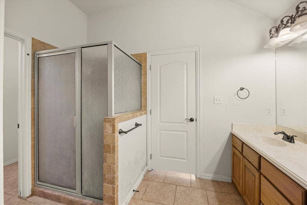 1904 Lazy Court, Granbury, TX 76048