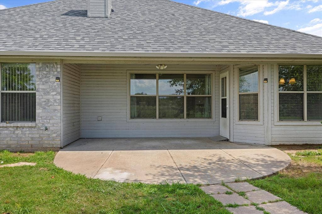 1904 Lazy Court, Granbury, TX 76048