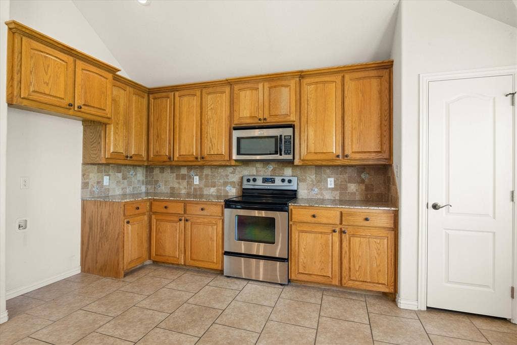 1904 Lazy Court, Granbury, TX 76048
