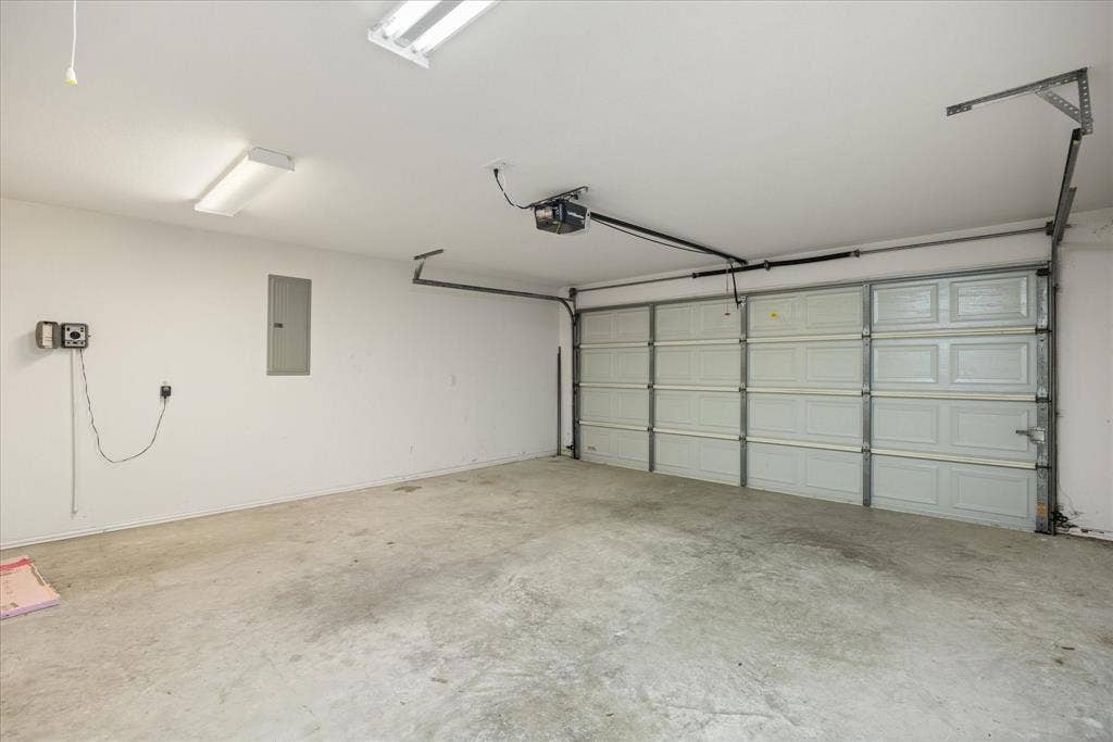 1904 Lazy Court, Granbury, TX 76048
