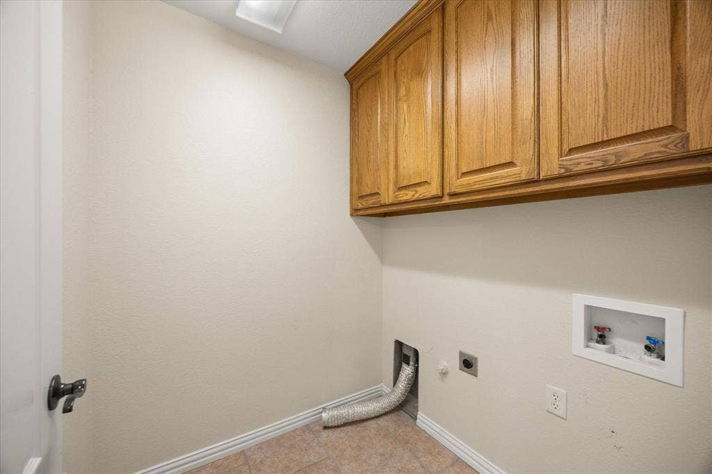 1904 Lazy Court, Granbury, TX 76048