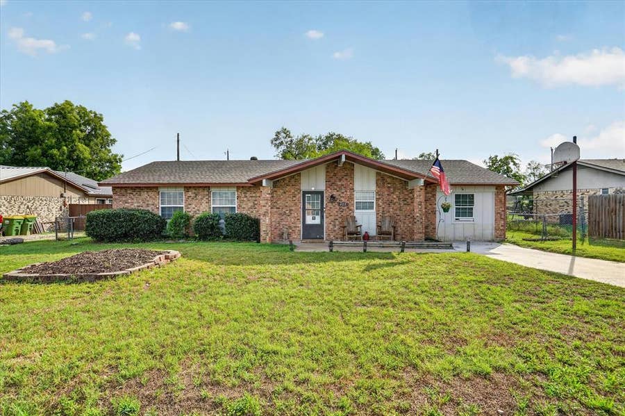 Property photo for 408 Grandview Drive, Granbury, TX