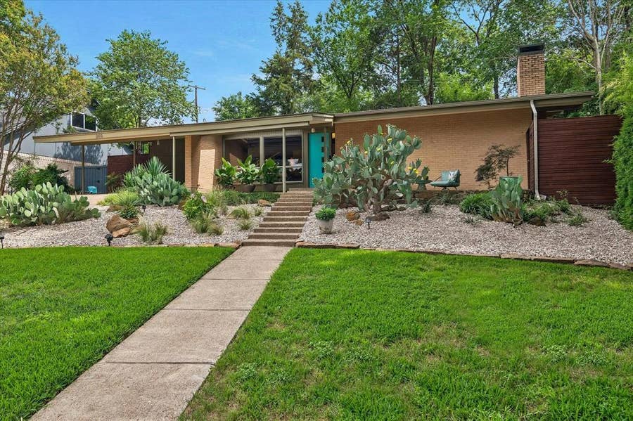 Property photo for 2816 Ilahe Drive, Dallas, TX
