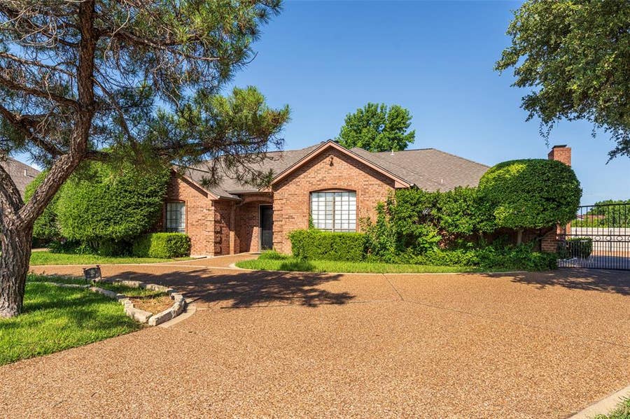 Property photo for 7454 Queensbury Circle, Fort Worth, TX