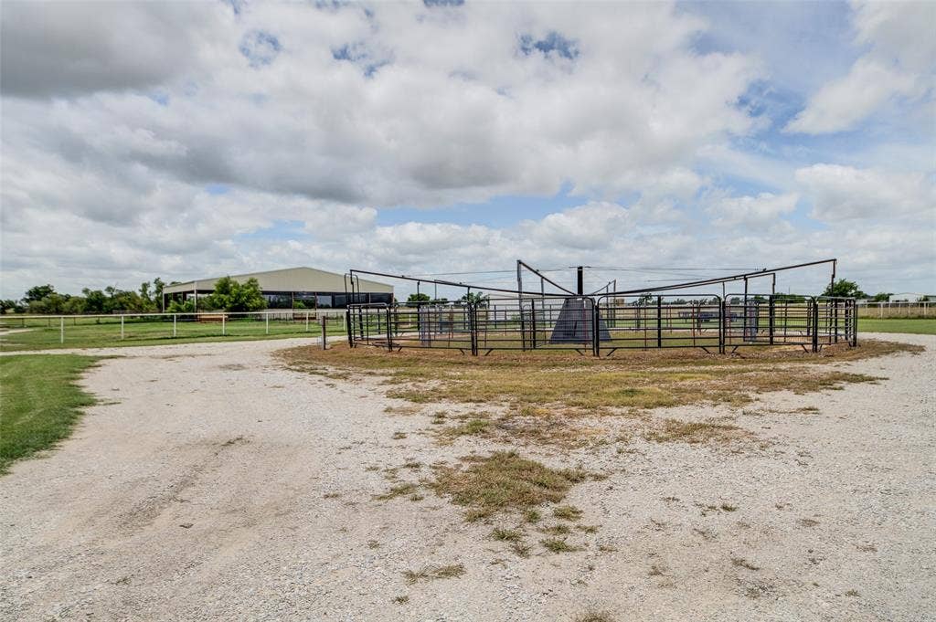 10609 Jackson Road, Krum, TX 76249 10609 Jackson Road, Krum, TX 76249