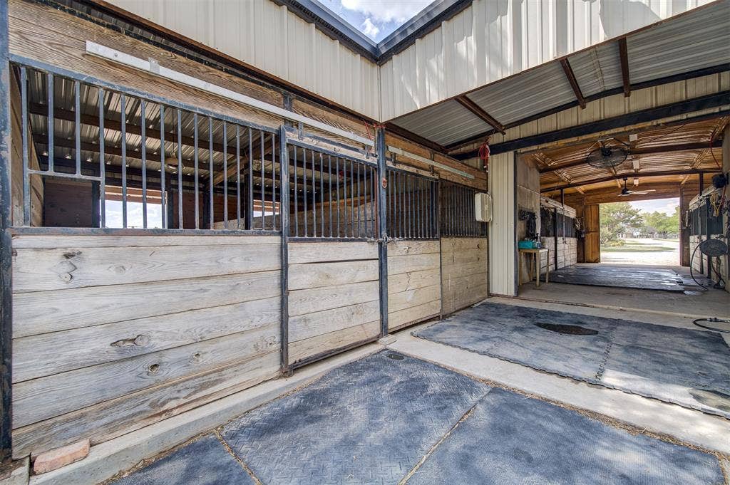 10609 Jackson Road, Krum, TX 76249 10609 Jackson Road, Krum, TX 76249