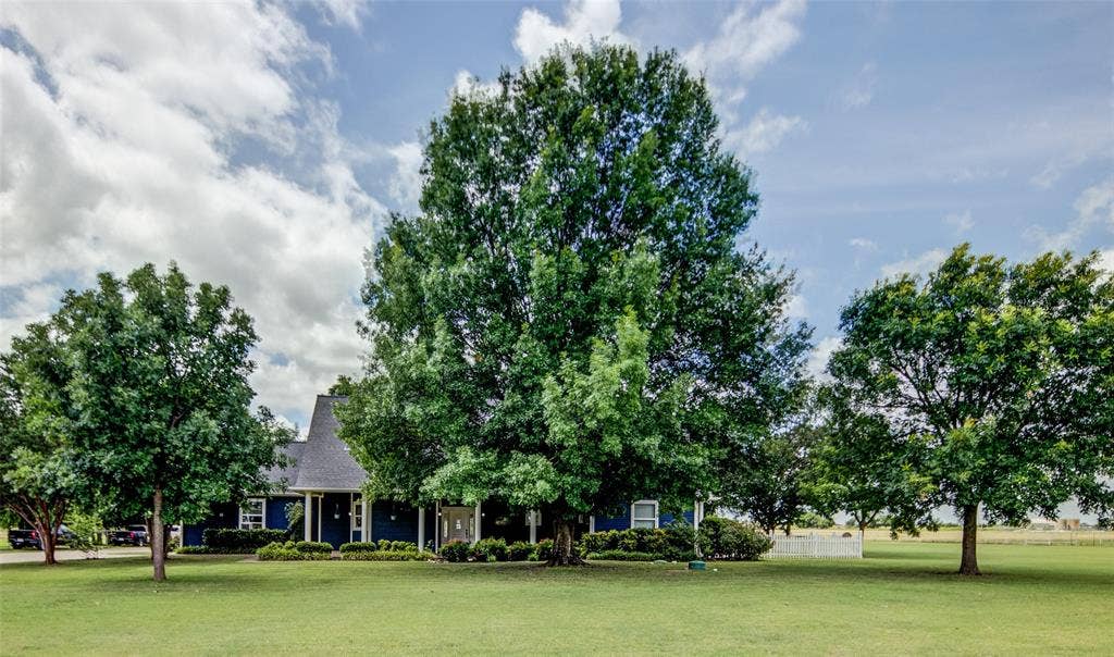 10609 Jackson Road, Krum, TX 76249 10609 Jackson Road, Krum, TX 76249