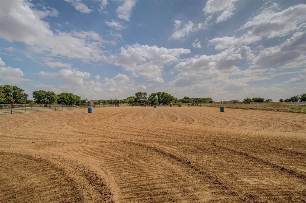 10609 Jackson Road, Krum, TX 76249 10609 Jackson Road, Krum, TX 76249