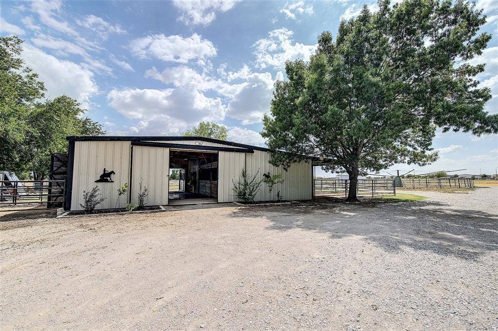 10609 Jackson Road, Krum, TX 76249 10609 Jackson Road, Krum, TX 76249
