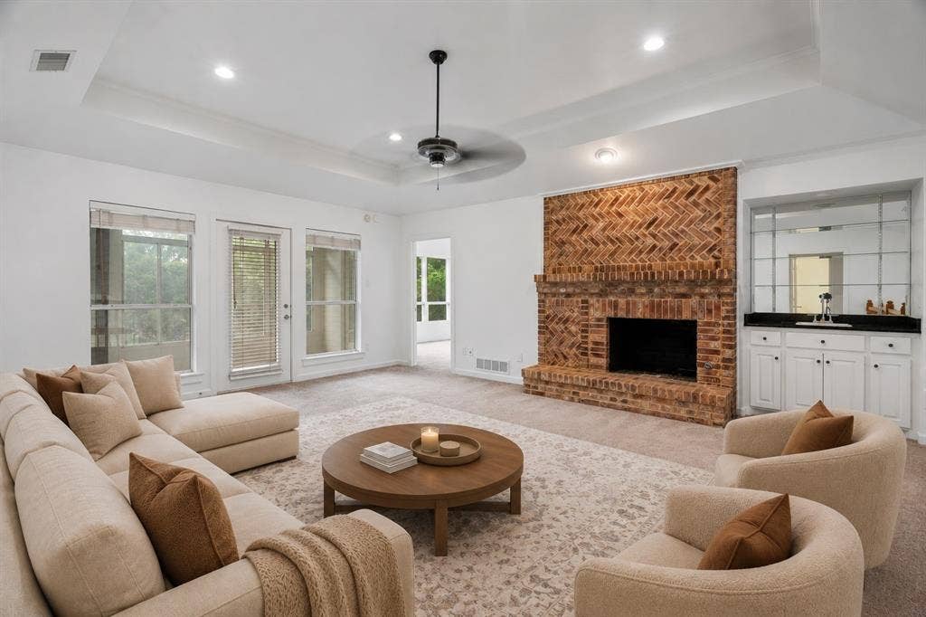 2113 Valley View Drive, Cedar Hill, TX 75104 Virtually staged