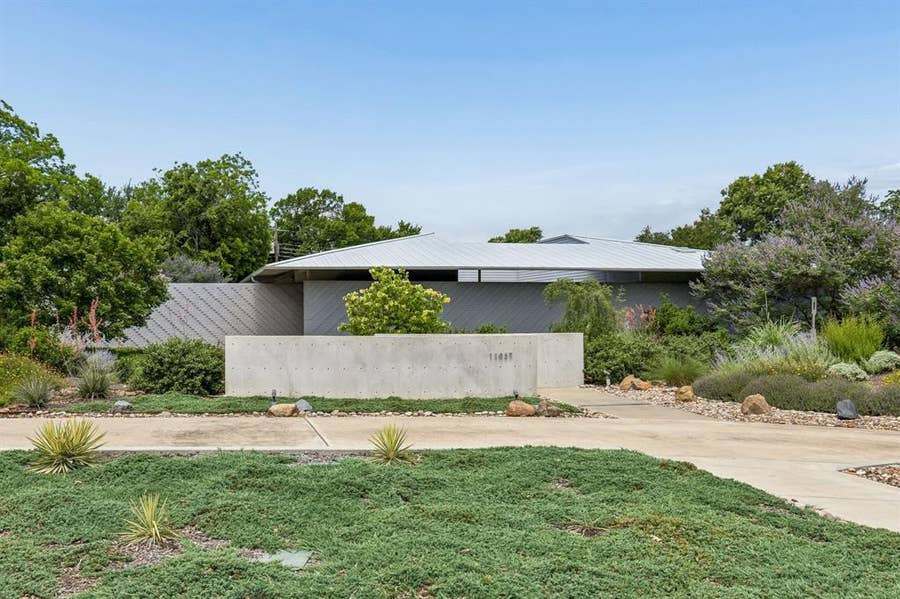 Property photo for 11057 Mandalay Drive, Dallas, TX